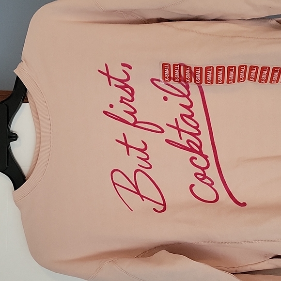 🆕️ Wildfox Woman's Statement Sweatshirt "But First, Cocktails" Size XS - Picture 2 of 9